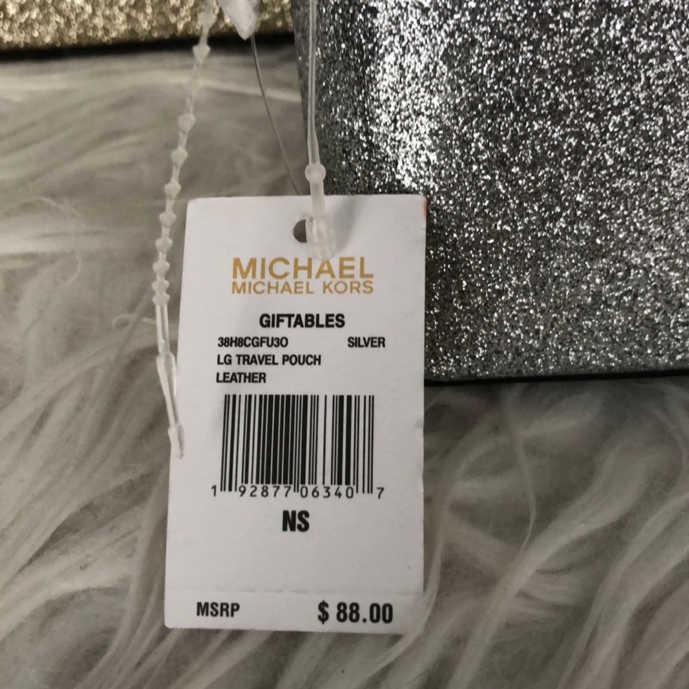 Michael Kors LG Travel Pouch Gold or Silver - Picture 4 of 8